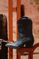 botas azul botas en tendencia botas botin en tendencia botas de moda cowboyboots botin en tendencia botin Estilo y comodidad Moda femenina Últimas tendencias Durabilidad Hecho en México Confección de alta calidad botas de cuero  mujer botas de moda botas para  mujer de moda  botas bala di gala