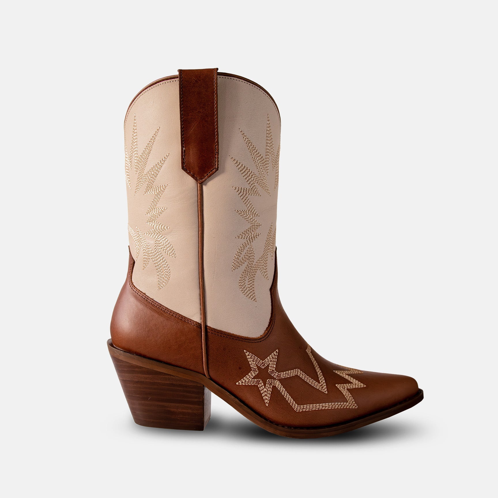 Botas de piel
Moda en calzado
Botas de piel para mujeres
Hecho a mano
Artesanal
Calidad premium
100% piel genuina
Diseño exclusivo
León, Guanajuato
Calzado mexicano
Elegante y sofisticado
Tendencias en botas
Estilo y comodidad
Moda femenina
Últimas tendencias
Durabilidad
Hecho en México
Confección de alta calidad
Zapatos de cuero para mujeres
Botas de cuero de lujo
Botas de piel para mujer
Botas de moda 2024
Botas de lujo para mujer
Botas de piel hechas a mano
Calzado artesanal en piel
Moda en calzado